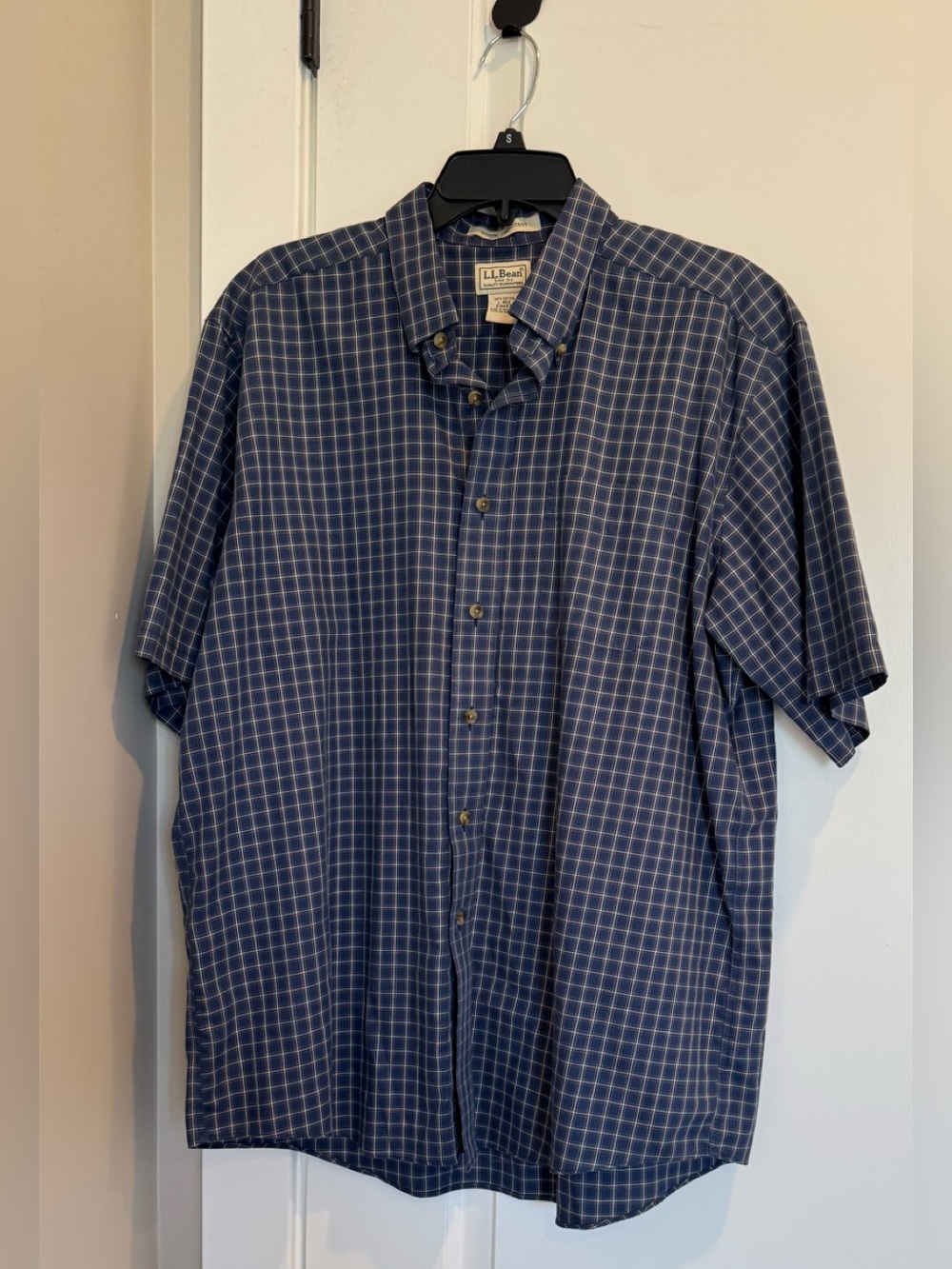 L.L. Bean Men's Blue and White Windowpane Short-Sleeve Button-Down Shirt